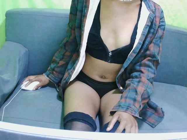 HotgirlURIEL webcam