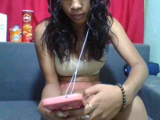HotgirlURIEL webcam