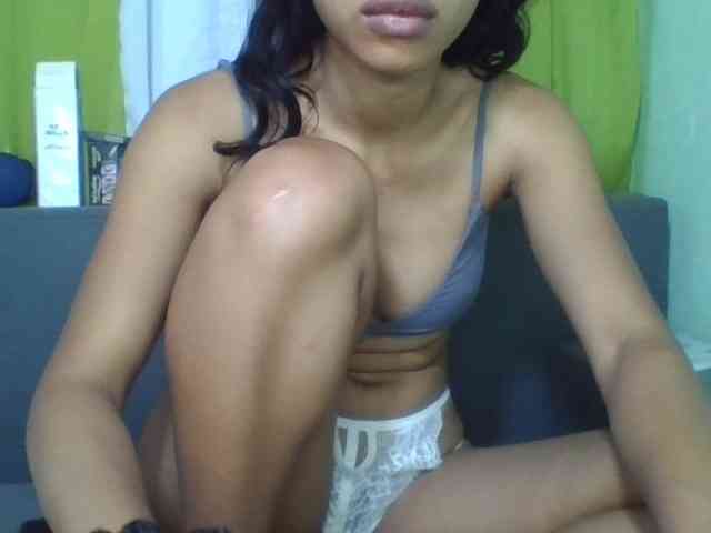 HotgirlURIEL webcam