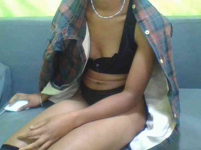HotgirlURIEL webcam