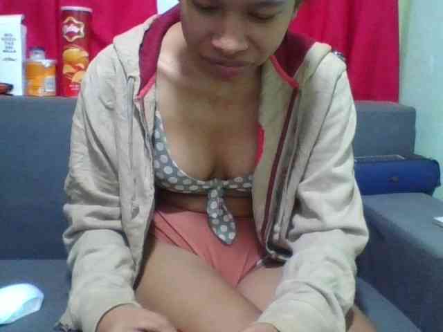 HotgirlURIEL webcam
