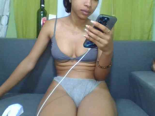 HotgirlURIEL webcam