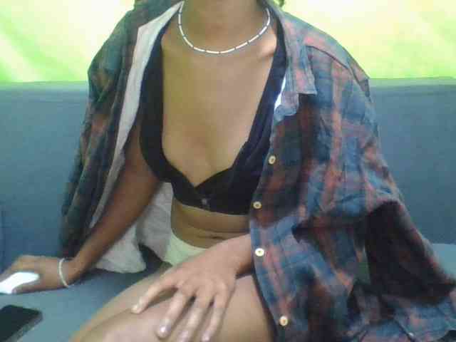 HotgirlURIEL webcam