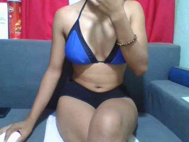 HotgirlURIEL webcam