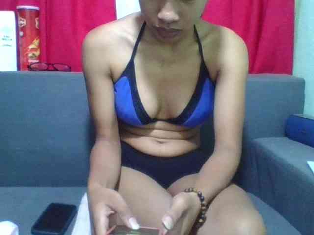 HotgirlURIEL webcam