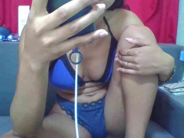HotgirlURIEL webcam