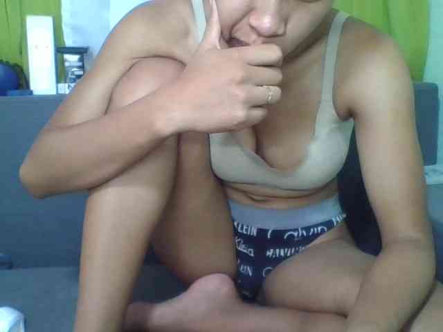 HotgirlURIEL webcam