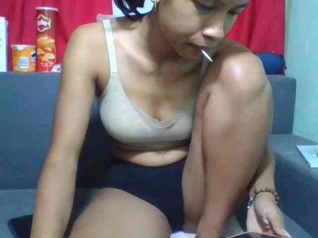 HotgirlURIEL webcam