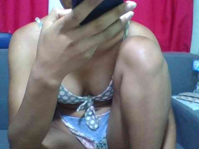 HotgirlURIEL webcam