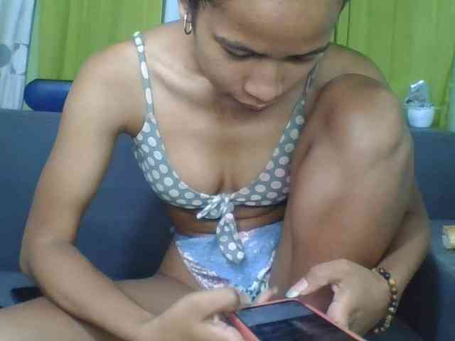 HotgirlURIEL webcam