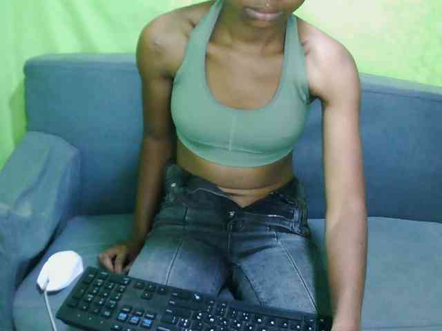 HotgirlURIEL webcam