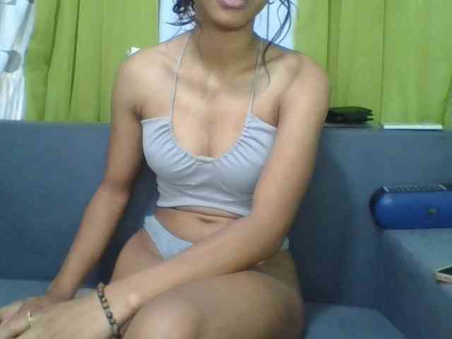 HotgirlURIEL webcam
