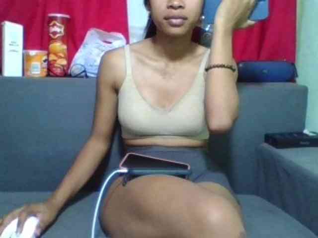 HotgirlURIEL webcam