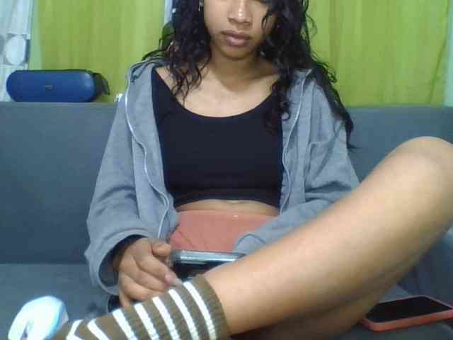 HotgirlURIEL webcam