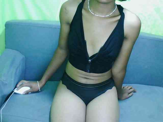 HotgirlURIEL webcam