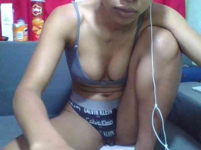 HotgirlURIEL webcam