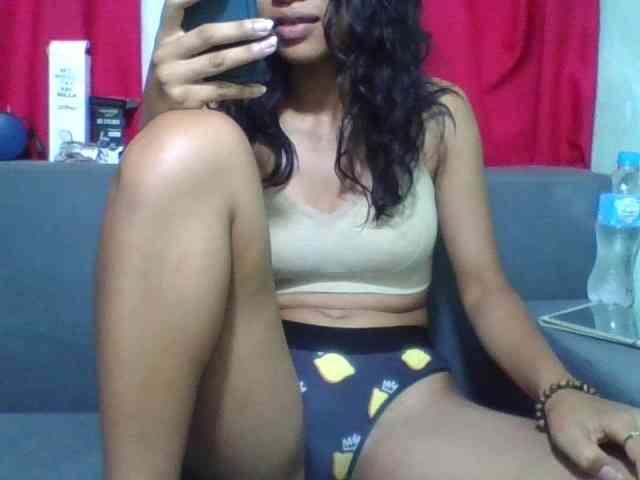 HotgirlURIEL webcam