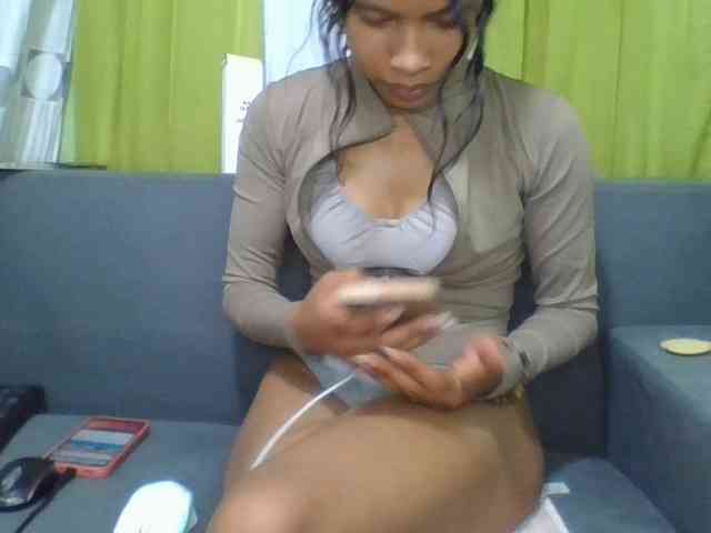 HotgirlURIEL webcam