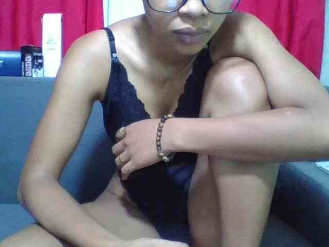 HotgirlURIEL webcam