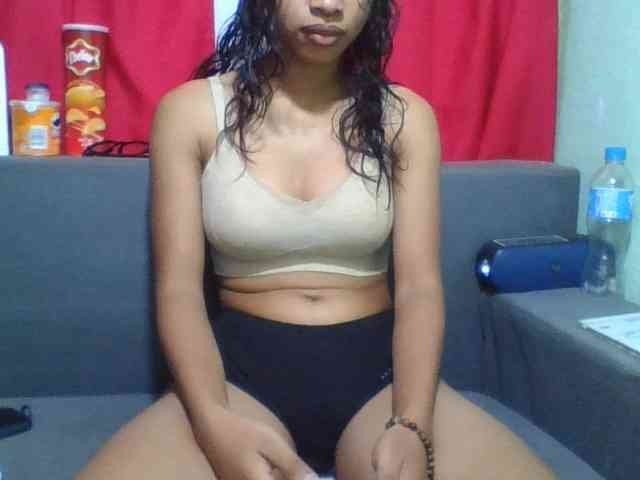 HotgirlURIEL webcam