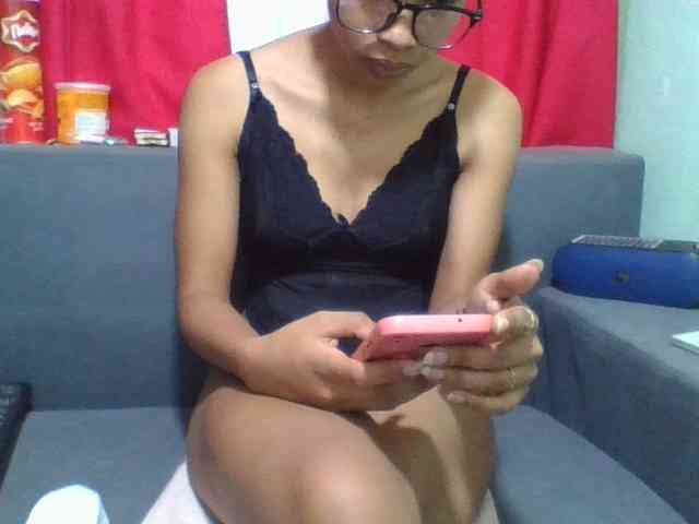 HotgirlURIEL webcam