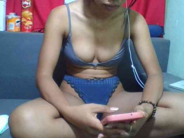 HotgirlURIEL webcam