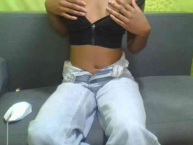 HotgirlURIEL webcam