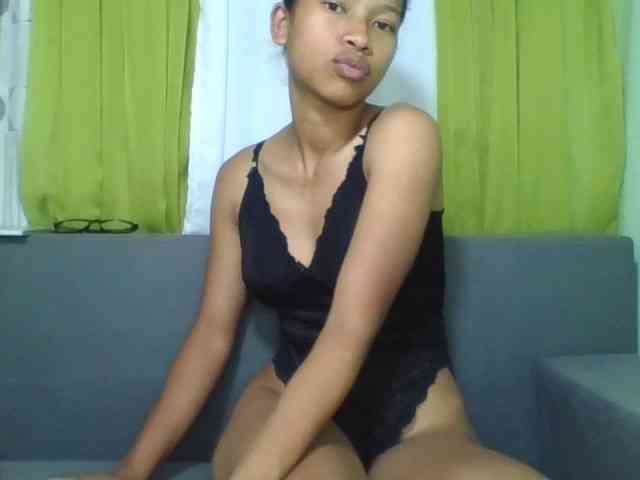 HotgirlURIEL webcam
