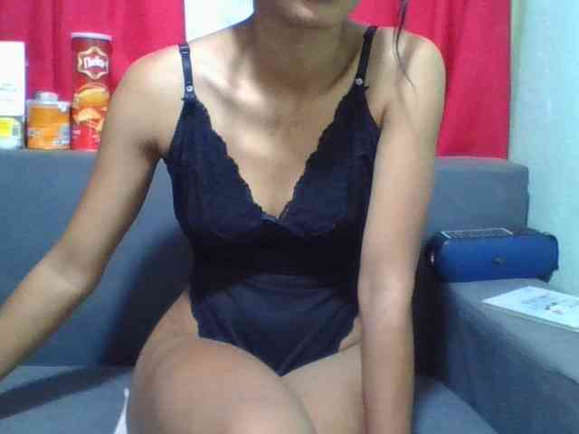 HotgirlURIEL webcam