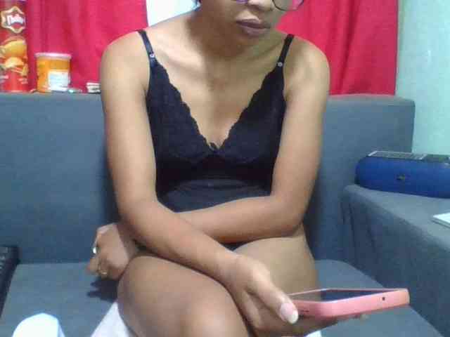 HotgirlURIEL webcam