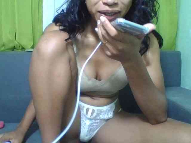 HotgirlURIEL webcam