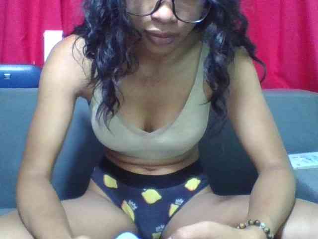 HotgirlURIEL webcam
