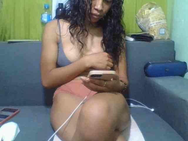 HotgirlURIEL webcam