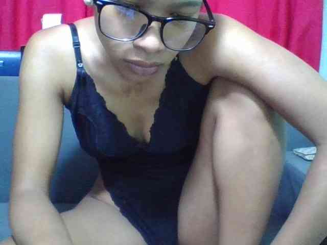 HotgirlURIEL webcam