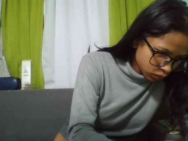 HotgirlURIEL webcam