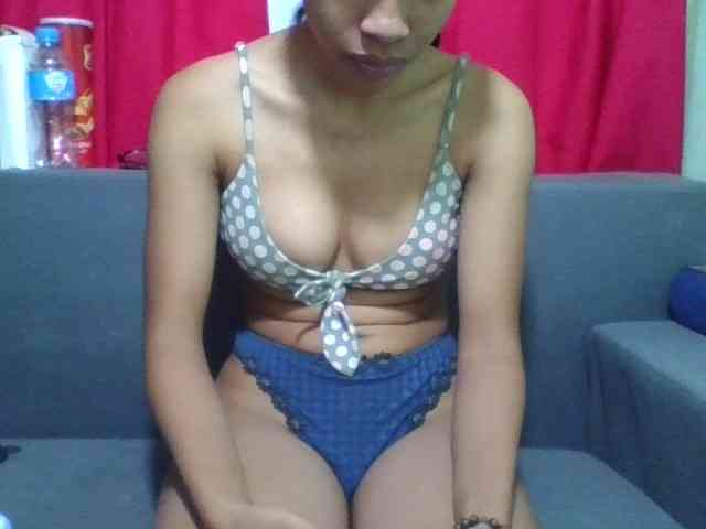 HotgirlURIEL webcam