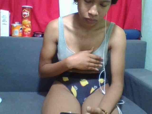 HotgirlURIEL webcam