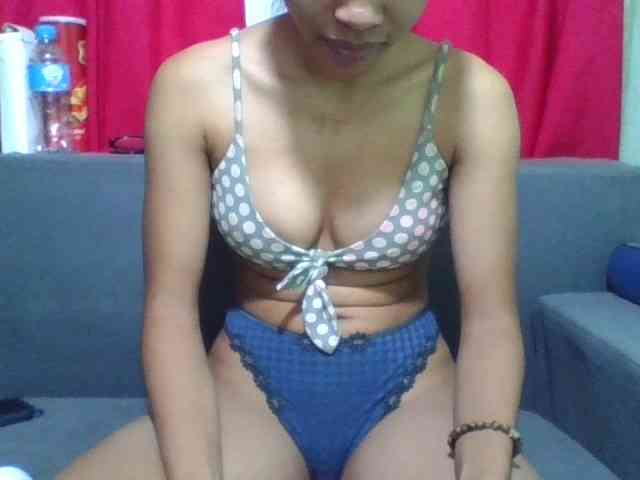 HotgirlURIEL webcam