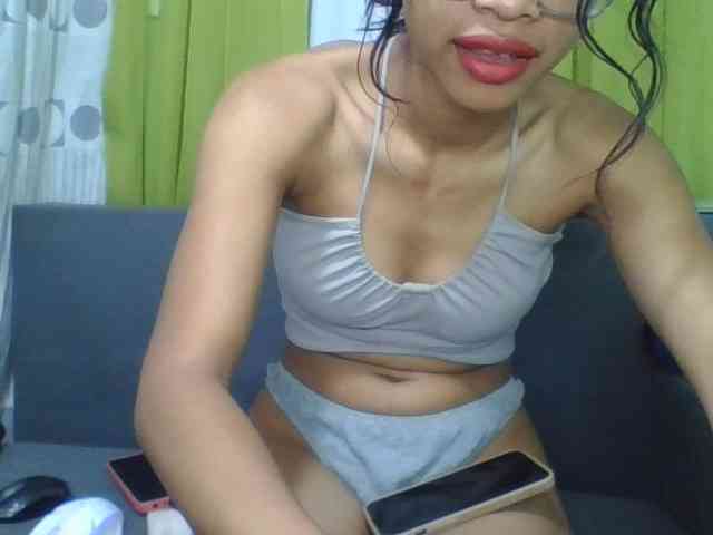 HotgirlURIEL webcam