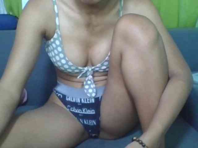 HotgirlURIEL webcam