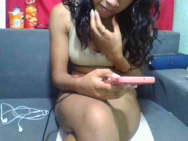 HotgirlURIEL webcam