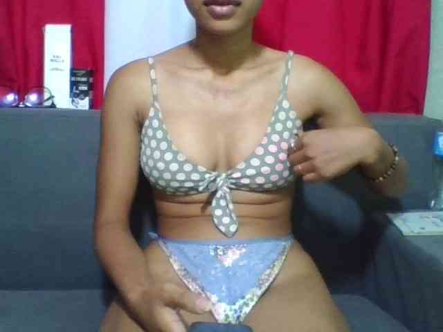 HotgirlURIEL webcam
