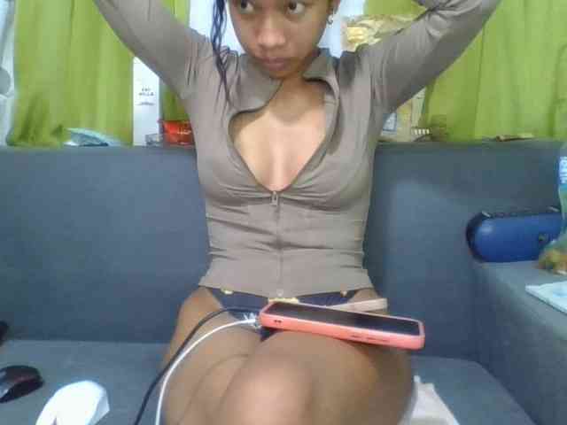HotgirlURIEL webcam