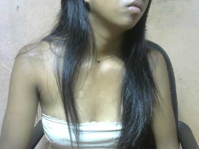 Laura1881's BongaCams show and profile