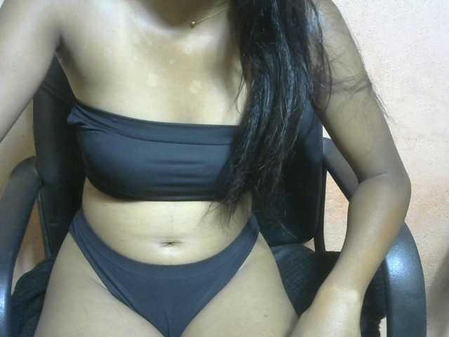 Laura1881's BongaCams show and profile