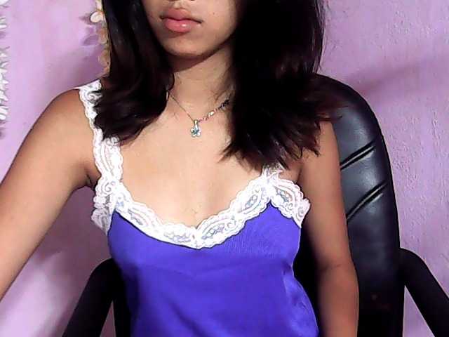 Laura1881 live cam on BongaCams