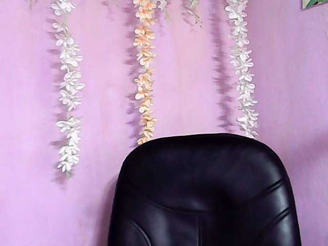 Laura1881 live cam on BongaCams