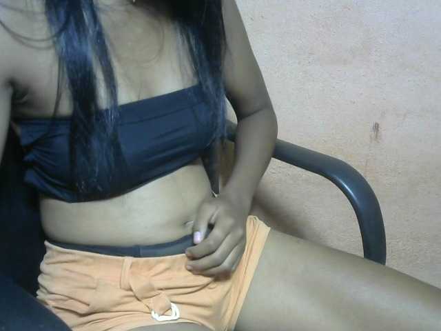 Laura1881 Live Cam on BongaCams