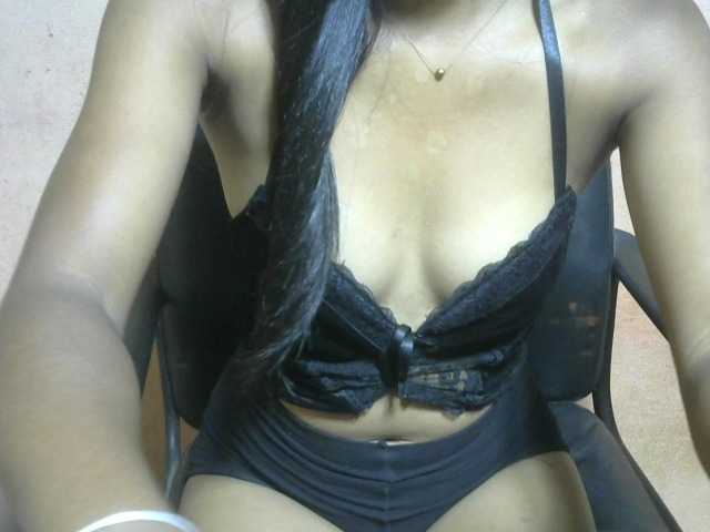 Laura1881's BongaCams show and profile