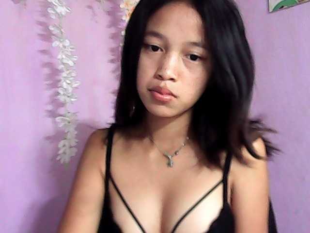 Laura1881 live cam on BongaCams